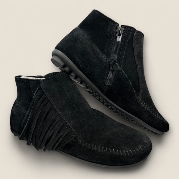 Minnetonka Womens Moccasin Black Suede Fringe Zipper Boho Ankle Boot Shoe Sz 7.5 - Picture 1 of 14